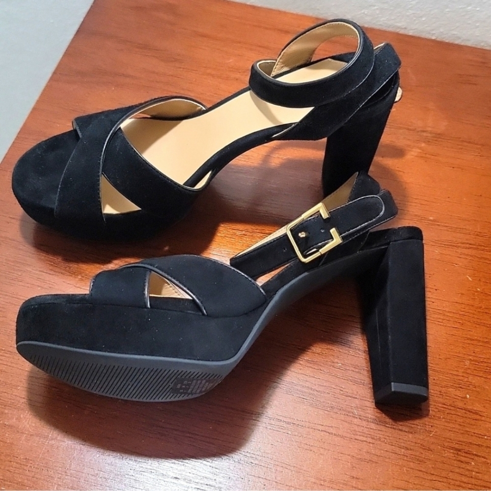 Ralph Lauren Dress Sandals With Strappy Appeal Size 8. Perfect Condition.